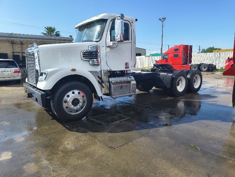 Freightliner 122SD