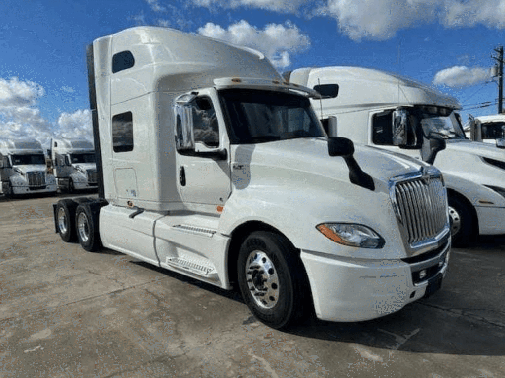 International LT625