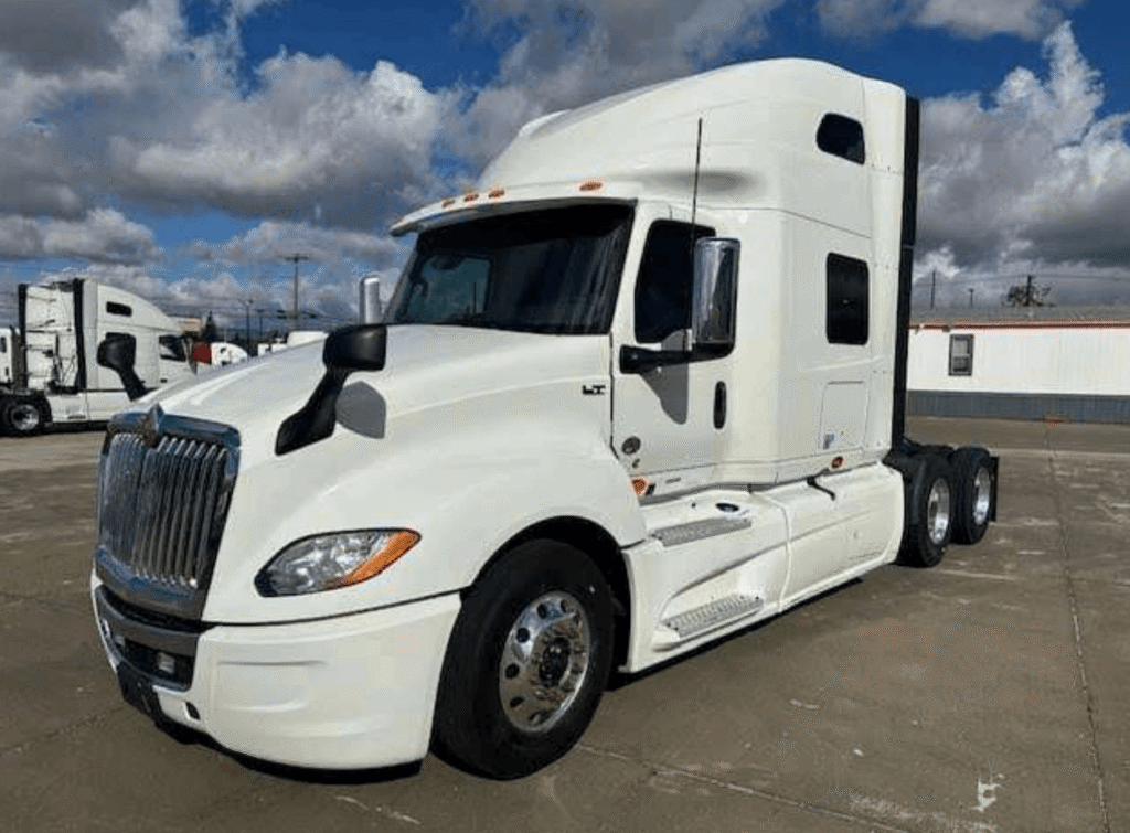 International LT625