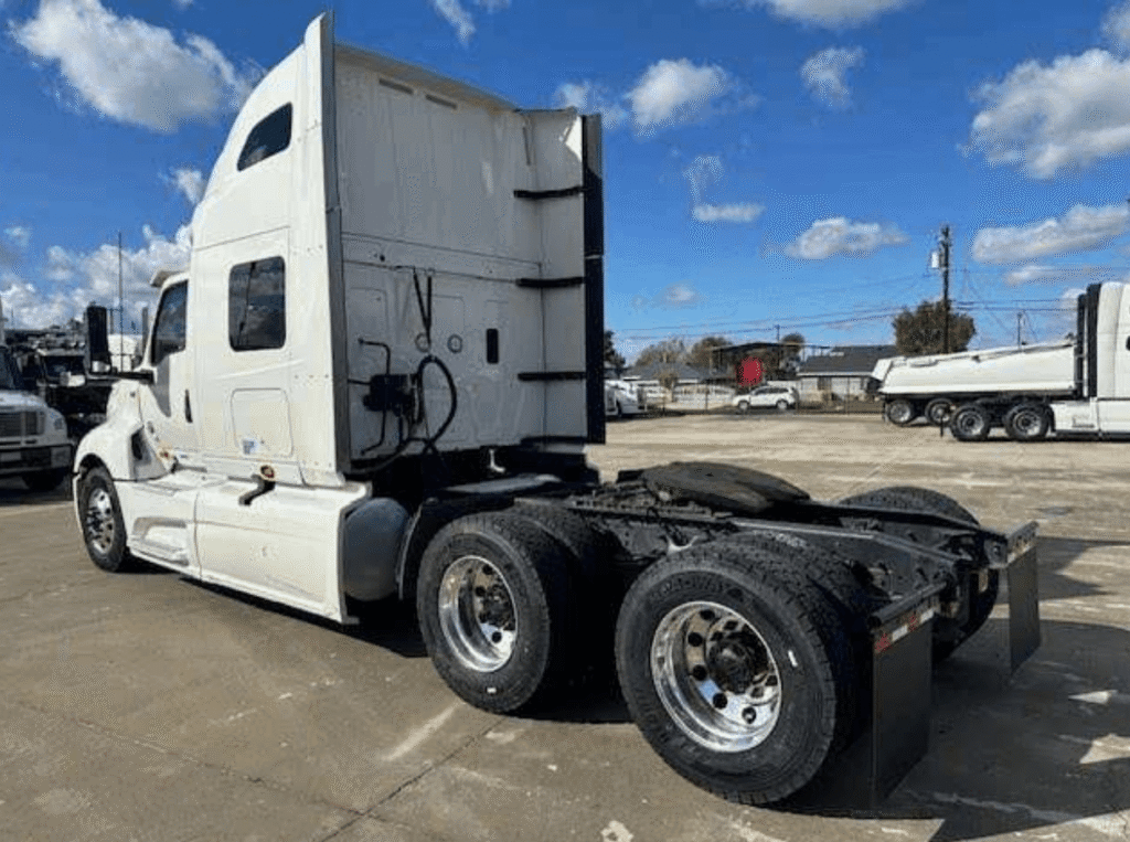 International LT625