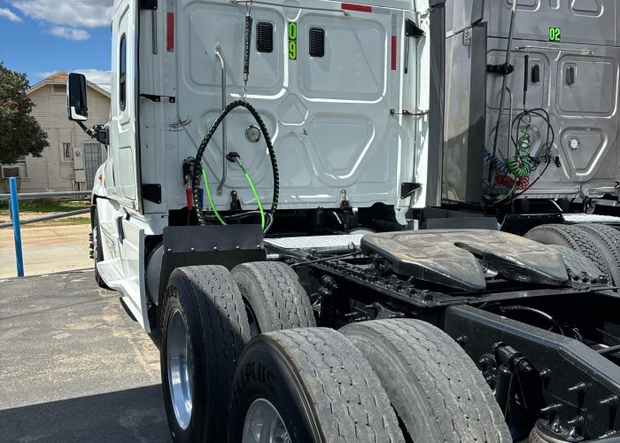 elevated rental trucks