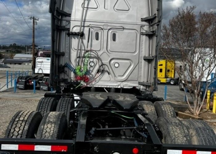 elevated customizable rental trucks